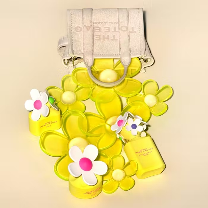 Marc JacobsDAISYGlow Limited Edition Eau De Toilette 50ml 5 Marc JacobsDAISYGlow Limited Edition Eau De Toilette 50ml