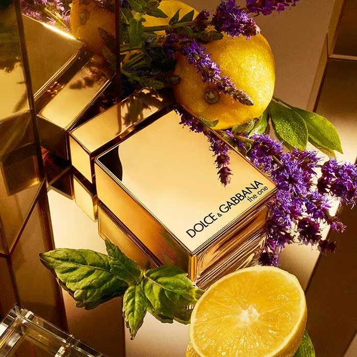 Dolce & GabbanaTHE ONE FOR MENGold Eau De Parfum Intense 50ml 2 Dolce & GabbanaTHE ONE FOR MENGold Eau De Parfum Intense 50ml